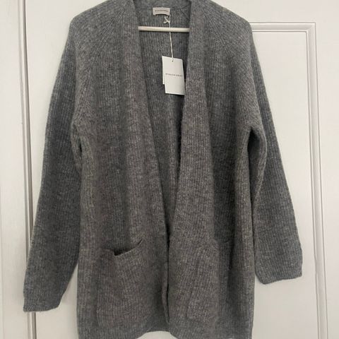 By Malene Birger Belinta cardigan grå, str. Medium. NY!