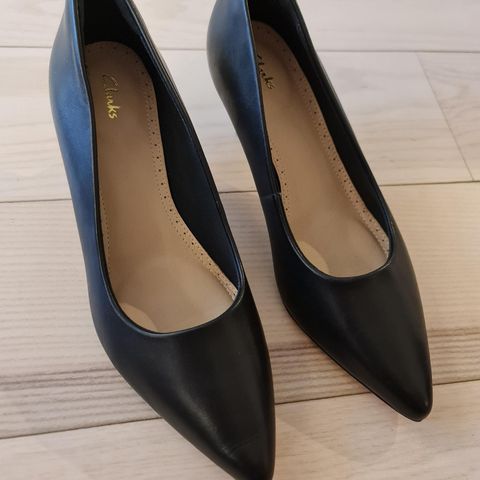 Clarks Pumps