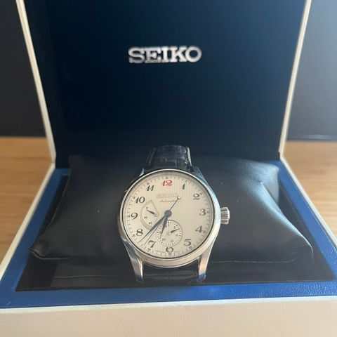 SEIKO Presage SPN041J1 42mm med safirglass