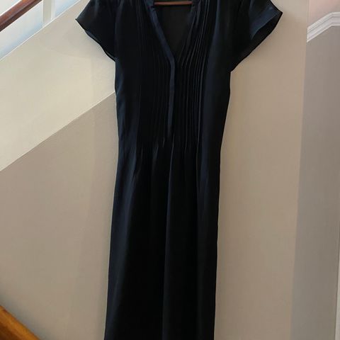 Klær Sorte kjoler og skjørt fra str. M-XL Priser fra kr 50 - 100