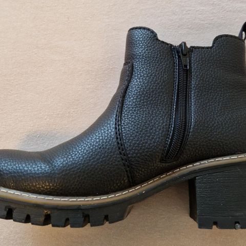 Rieker boots/ støvletter foret str.39 selges kr 450