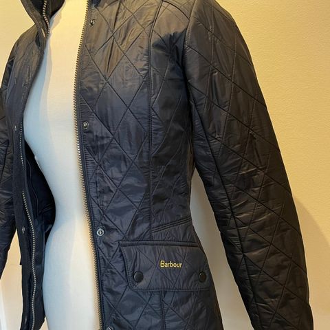 Svart quilted Barbour jakke str UK 6, Euro 32 USA 2