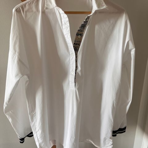 Hvit skjorte fra Mos Mosh