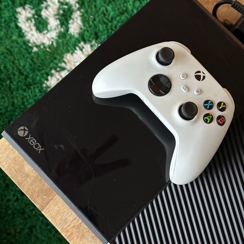 XBOX One + Wireless Controller and chargers // Tested and works perfectly