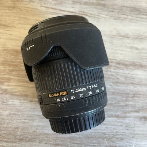 Sigma 18-200mm f/3.5-6.3 makro