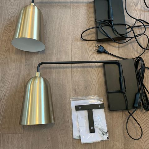 Vegglampe / lampett / nattlampe Aneta sort / messing 2 stk