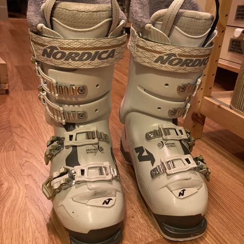 Nordica Speed Machine str 24-24,5 (38-38,5)