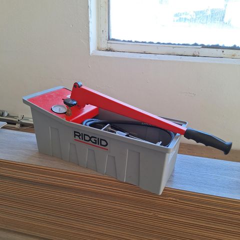 Ridgid 1450 trykktestpumpe med brannslange tester