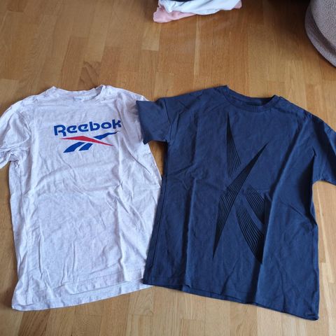 To t-skjorter fra Reebok i størrelse S