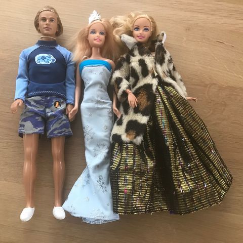 Barbie-familie, 3 voksne og 4 barn