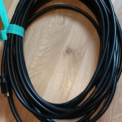 Lite brukt HDMI kabel 15 meter.