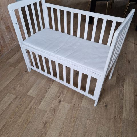 Reservert til mandag! Bedside crib / babyseng