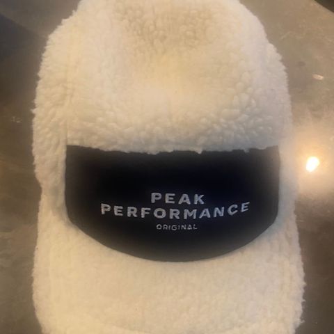 Peak Performance Pile  caps Teddy stoff