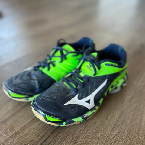 MIZUNO Wave Lightning Z2