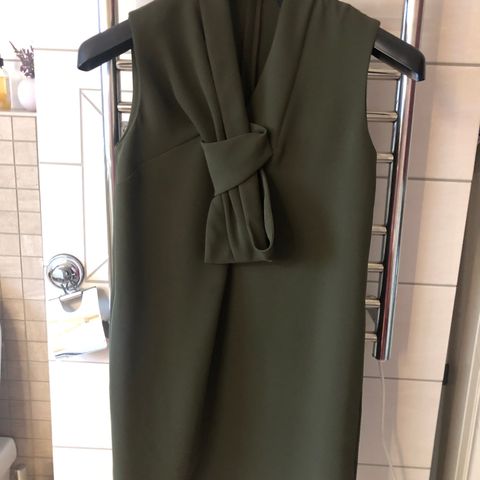 COS mørkegrønn kjole