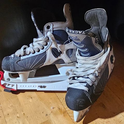 CCM 852 Supertacks prolite 3 str 33 Hockey skøyter