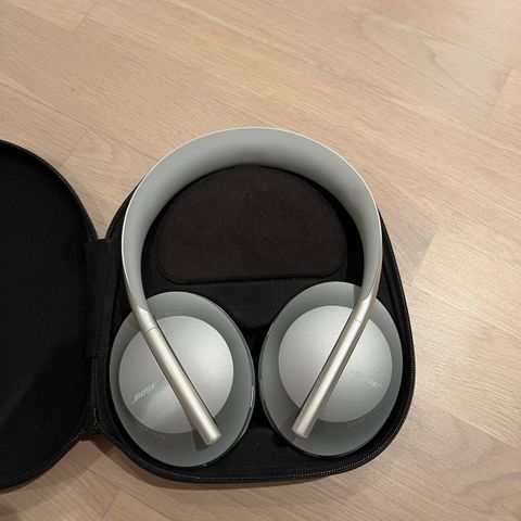 Bose Noise Cancelling Headphones 700 (sølv)