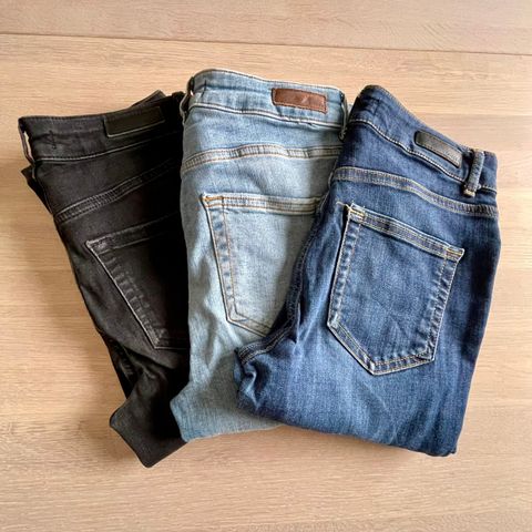 3 Pieces jeans -modellen er slimfit jente, str XS og S
