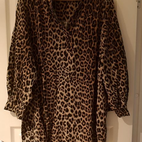 Bluse/tunika med leopard mønster