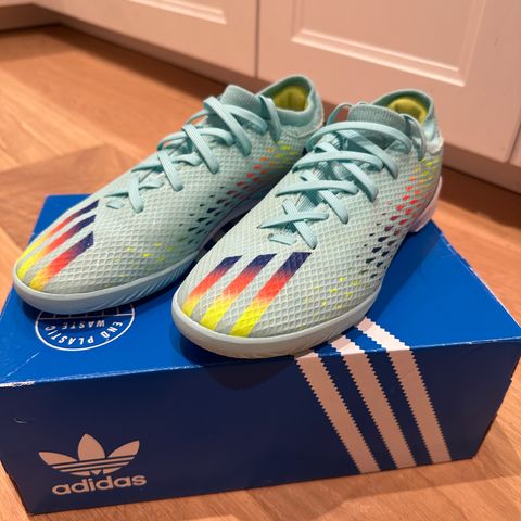 Adidas fotballsko str 38 som ny