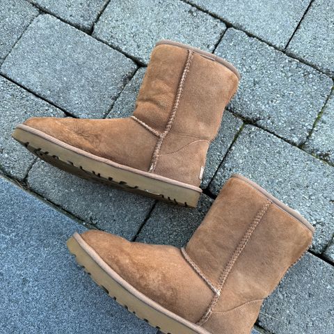 Ugg Classic Short str 37