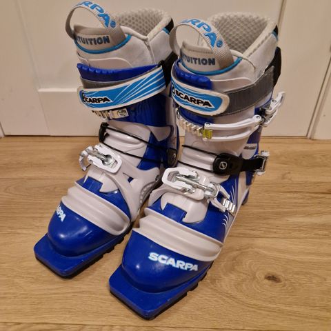 Lite brukt Scarpa T2 Eco telemarkstøvel str 26 kr 900