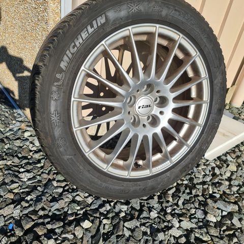 Vinter dekk men hjul 4stk /215/55 R17 med boltsett/