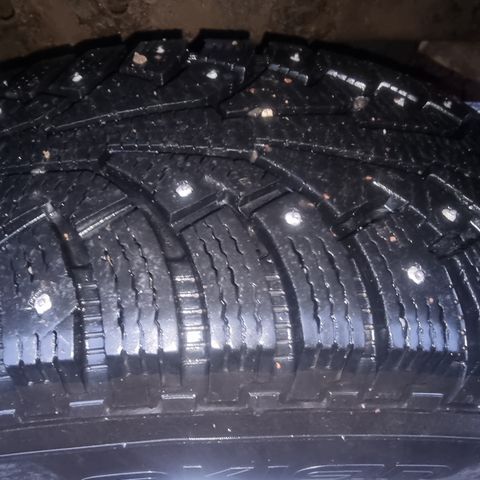 Nokian 235/75-15