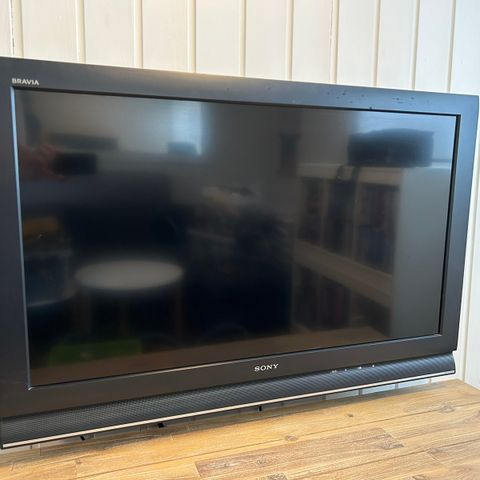 Sony Bravia 40” tv med Exibel veggfeste