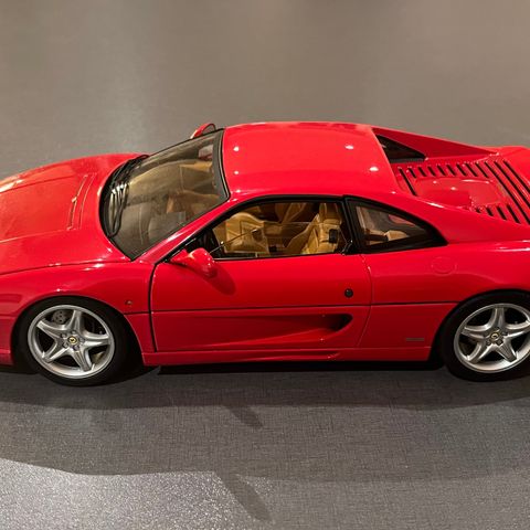 Hotwheels Elite 1:18 Ferrari 355 Berlinetta