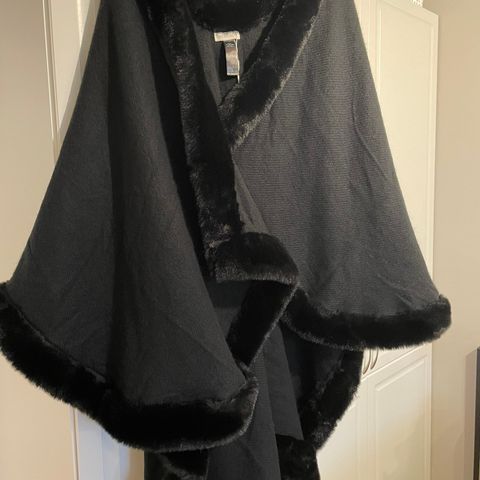 NY! MONSOON Wrap/sjal sort med faux fur