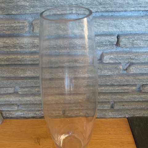 Wikholmform. Høy fin enkel glass vase. 30 cm. høy.. . Fin stand.