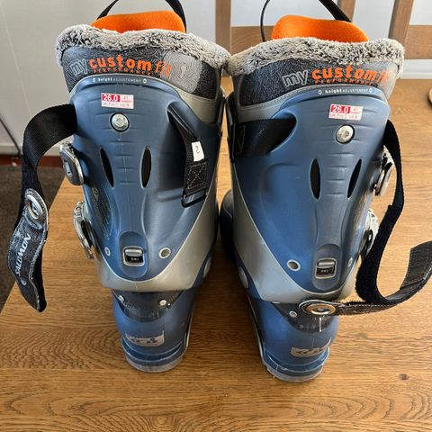 Salomon alpine ski boot 41