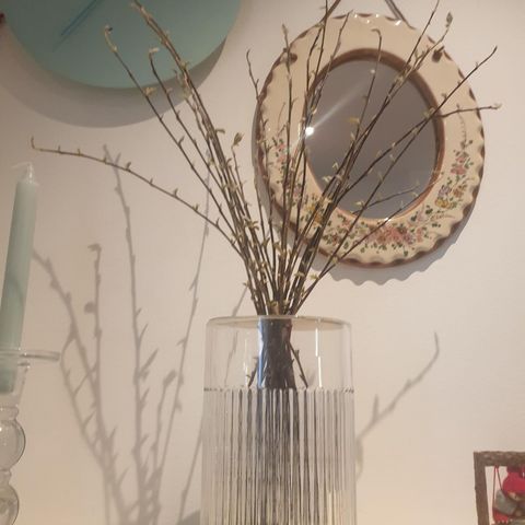 Nydelig fint glass vasen med gull top kule flott strå blader selges billig