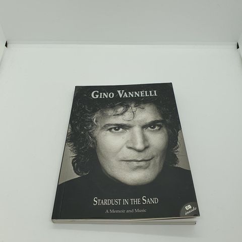 Stardust in the sand - Gino Vannelli. Cd og bok