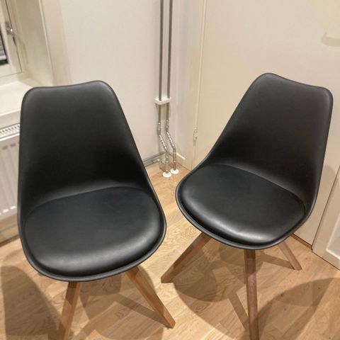 2 chairs and 1 table in good condition: 600 NOK everything