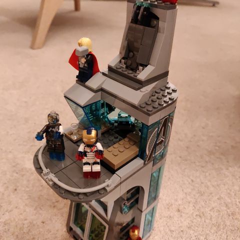 Lego Marvel Attack on Avengers Tower (76038)