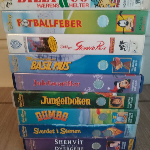 En samling med Disney og andre barne VHS