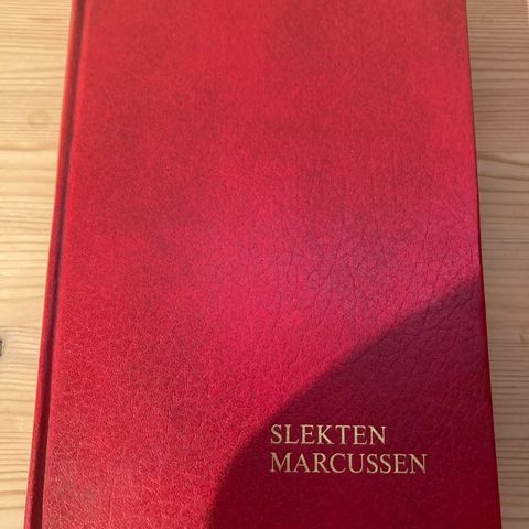 Bok med tittelen «Slekten Marcussen fra Askerøy»