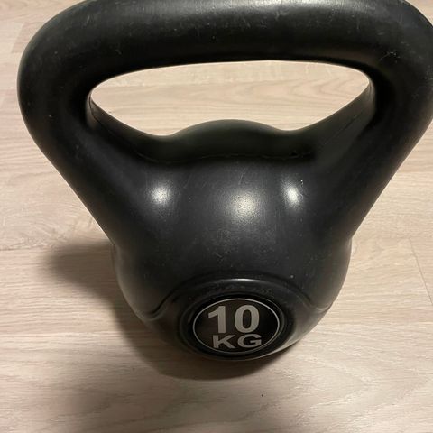 Kettlebells og manualer (1x 10 kg, 2x3 kg)