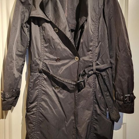 Lekker Trenchcoat/jakke fra CARLA F str 42