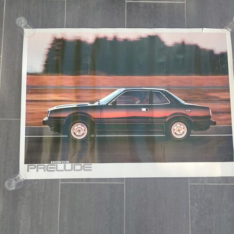 Honda Prelude. Stor poster fra tidlig 80-tall.