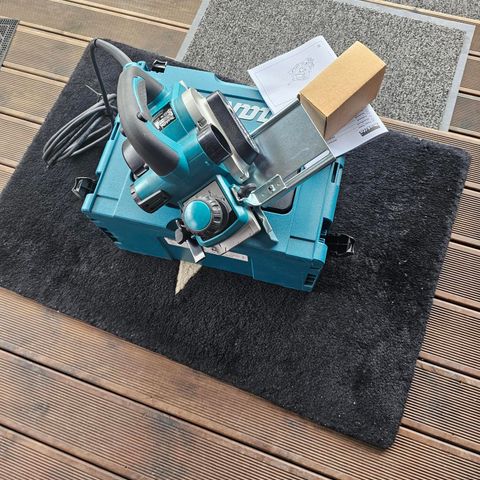 Makita elhøvel KP0810C