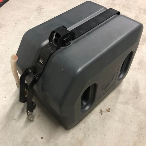 42L Pro water tank with mounting - Front Runner