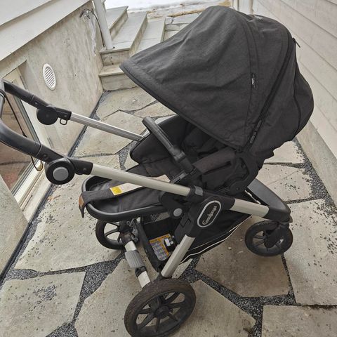 Emmaljunga NXT90 barnevogn med baby liggedel og sitte del, sportshjul
