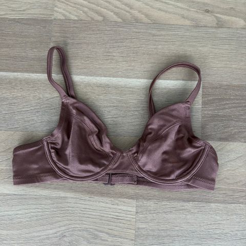 Bikbok bikinitopp i nydelig farge str. xs