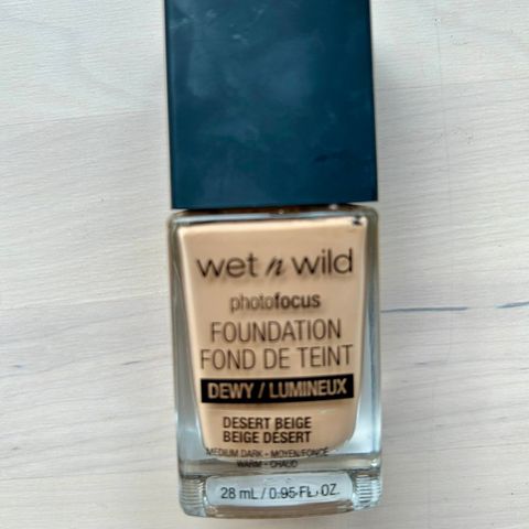 Wet`n Wild Dewy Foundation - ubrukt