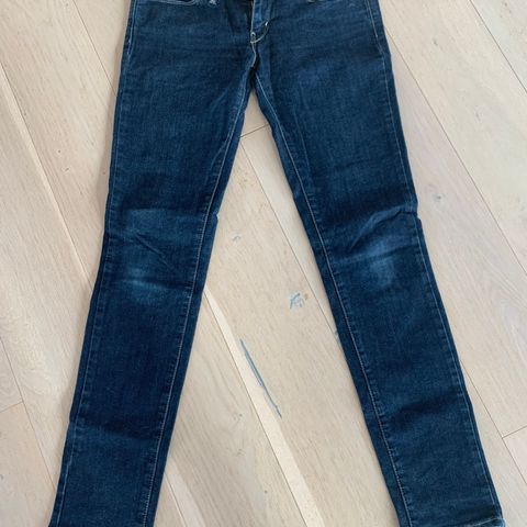 Levis jeans 28/32