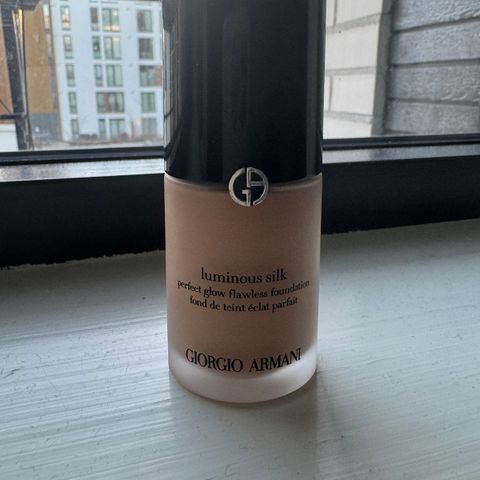 Armani Luminous Silk 5.25