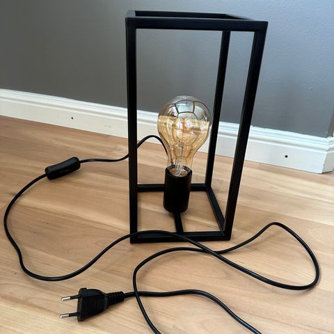 Svart lampe